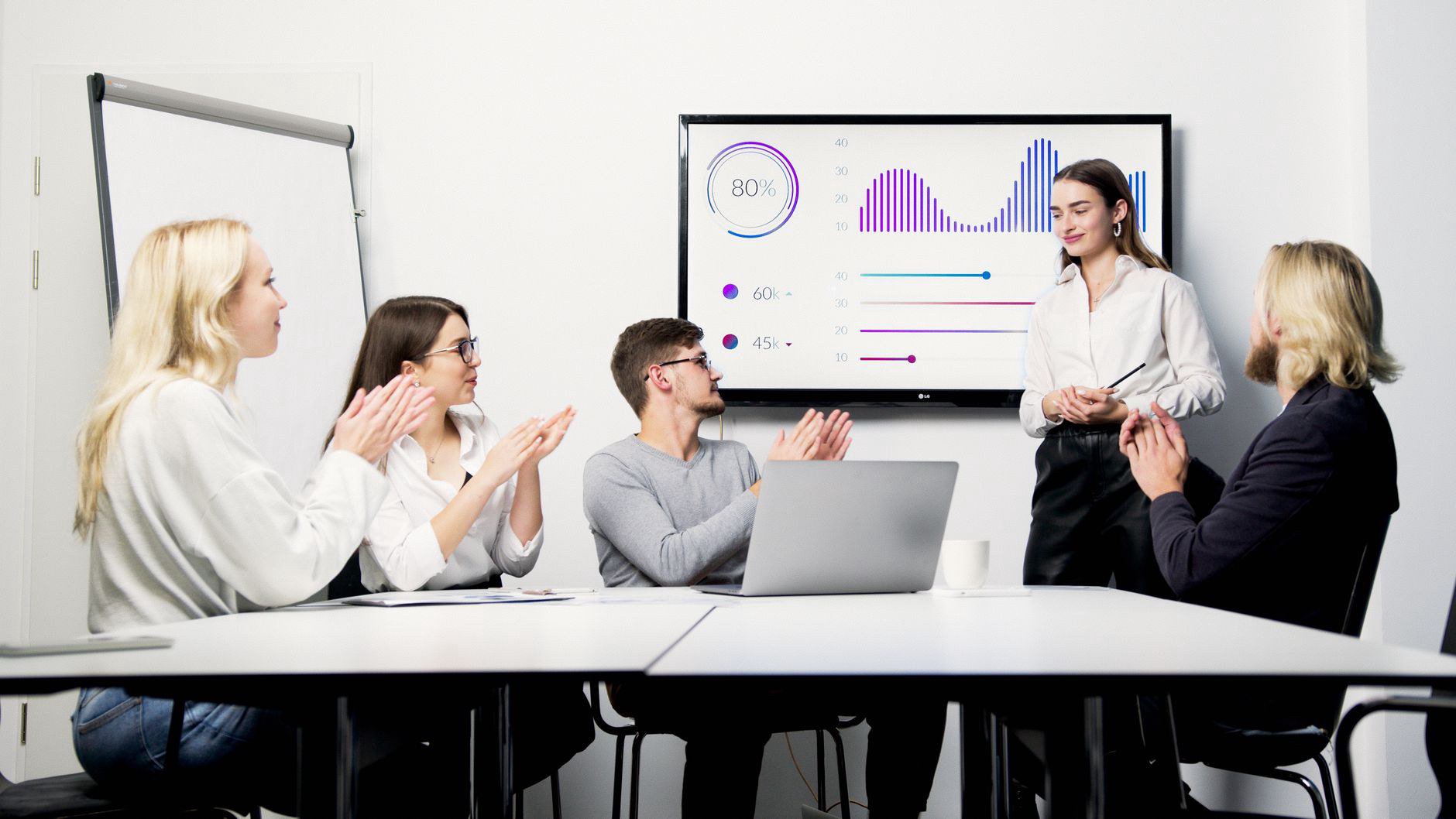 Phần mềm 3: PowerPoint với công cụ thiết kế slide tự động